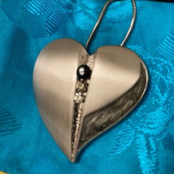 Satin Polished Silver Pendant With Crystals and Pearl Inlay Enamel - Picture 6 of 7